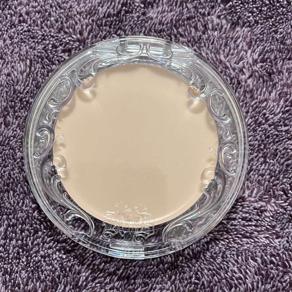 KVD Good Apple Light 002 Skin-Perfecting Hydrating Foundation Balm